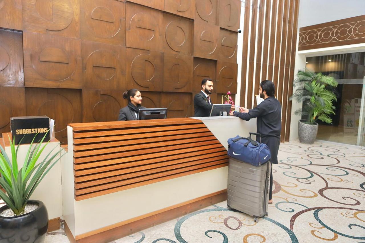 Circle Club Faisalabad Hotel Exterior foto