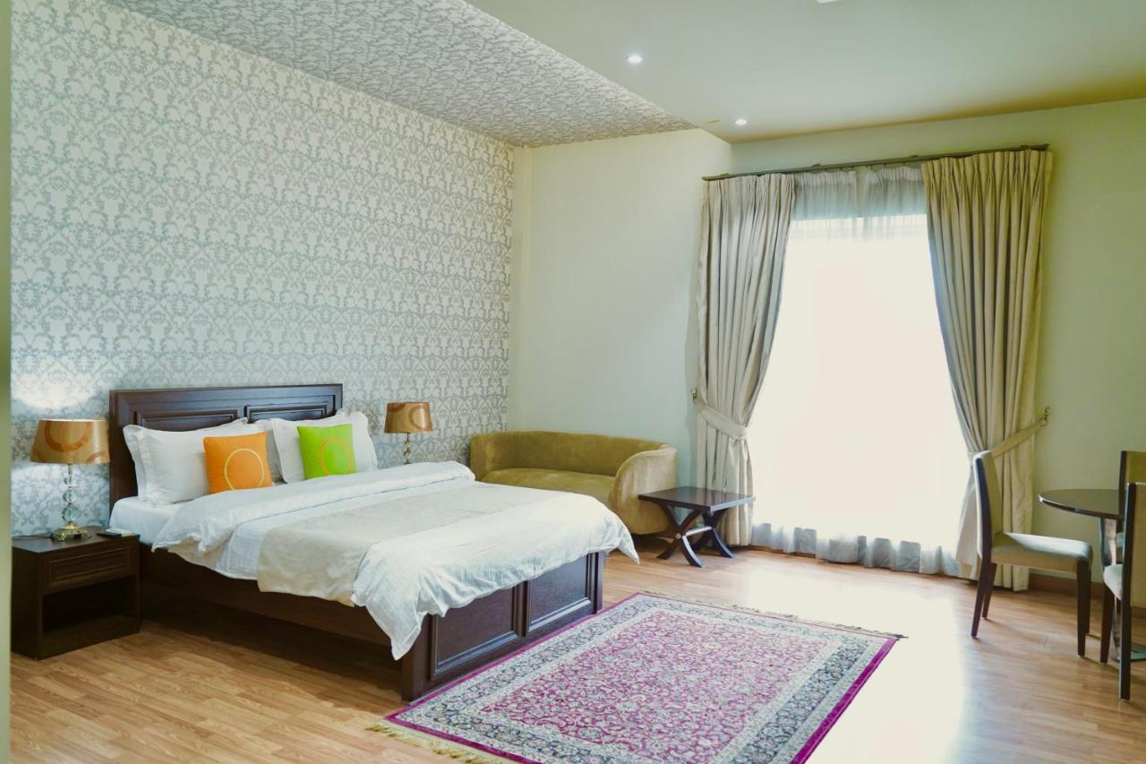 Circle Club Faisalabad Hotel Exterior foto